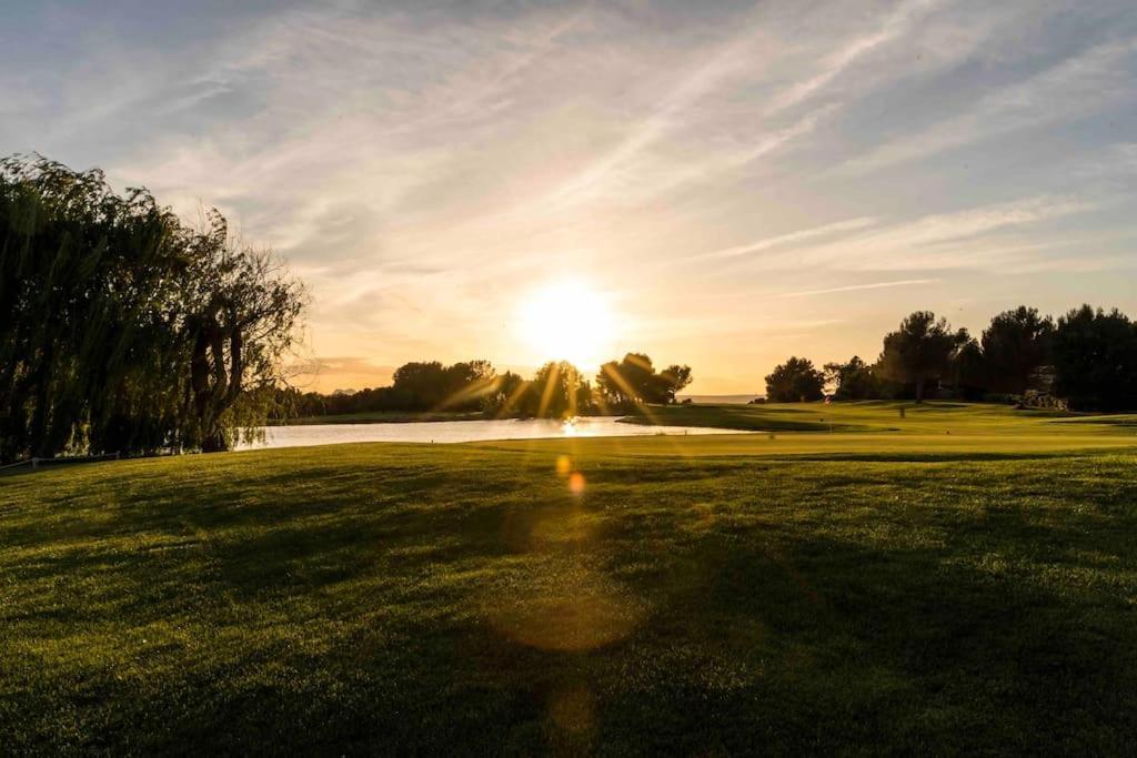 Magnifique Vue Lac Au Golf De Pont-Royal Mallemort Bagian luar foto
