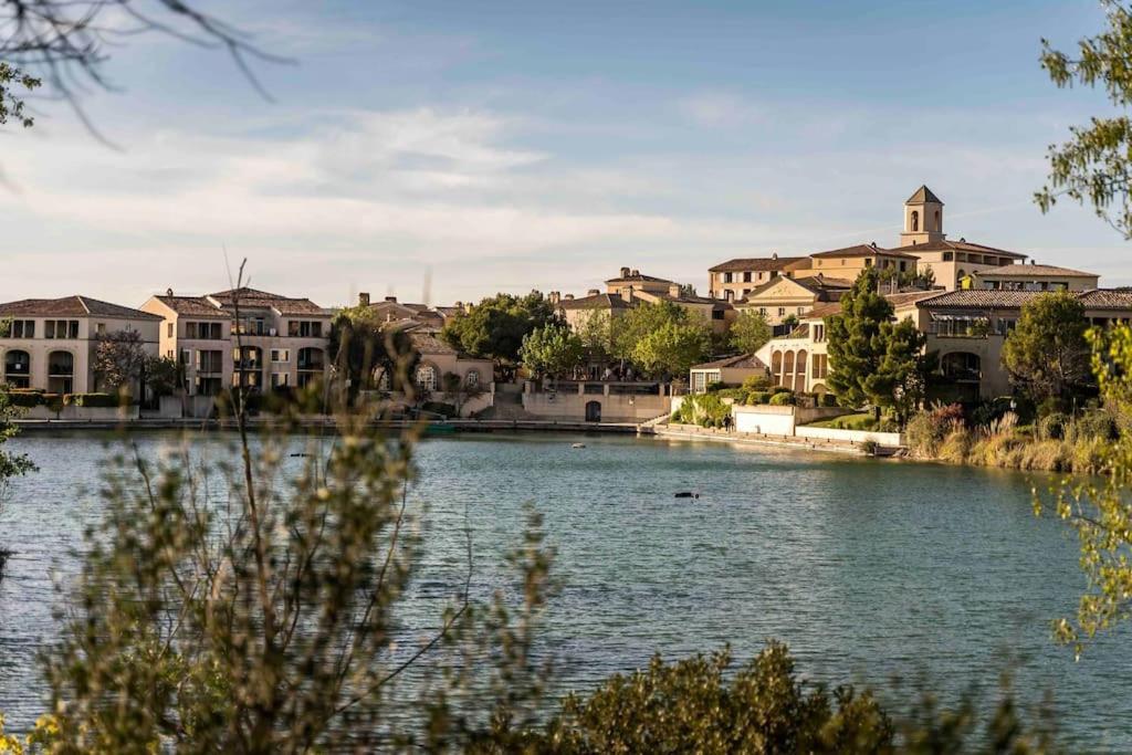 Magnifique Vue Lac Au Golf De Pont-Royal Mallemort Bagian luar foto